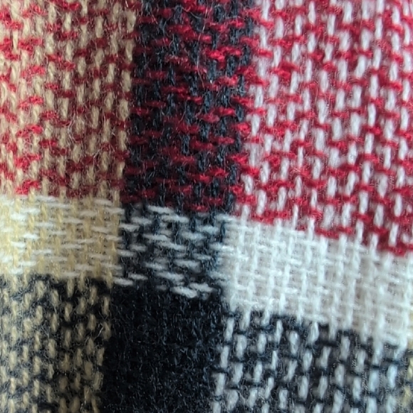 Chic Multicolor Plaid Scarf with Fringe NWOT - Picture 2 of 3